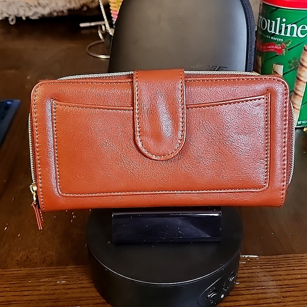 NWOT Mundi Long Wallet